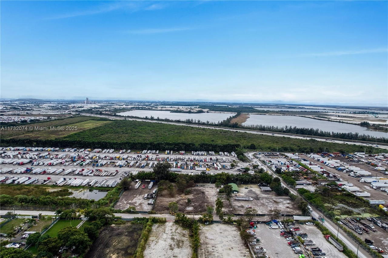 Real estate property located at 12150 NW 157th st, Miami-dade, Fla Fruit Land Co Sub, Hialeah, FL