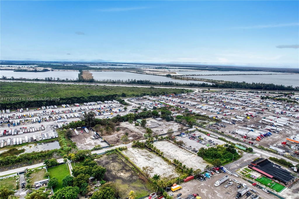 Real estate property located at 12150 NW 157th st, Miami-dade, Fla Fruit Land Co Sub, Hialeah, FL