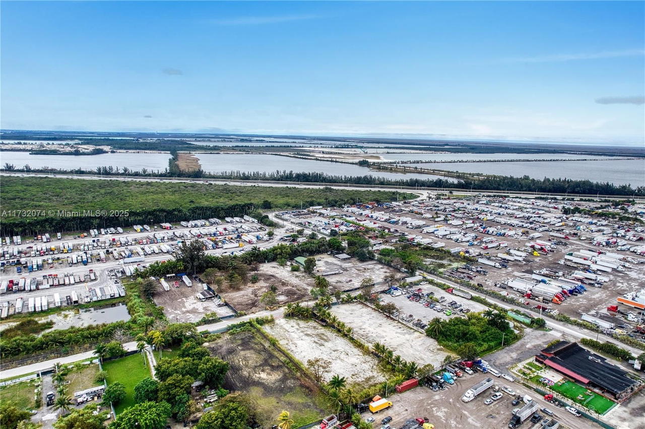 Real estate property located at 12150 NW 157th st, Miami-dade, Fla Fruit Land Co Sub, Hialeah, FL