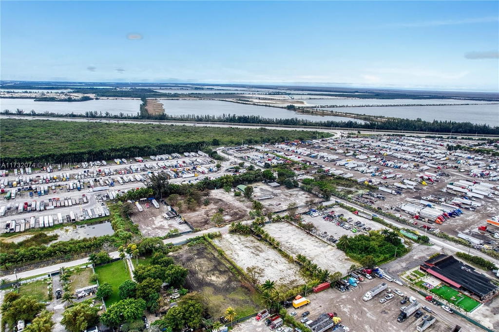 Real estate property located at 12150 NW 157th st, Miami-dade, Fla Fruit Land Co Sub, Hialeah, FL