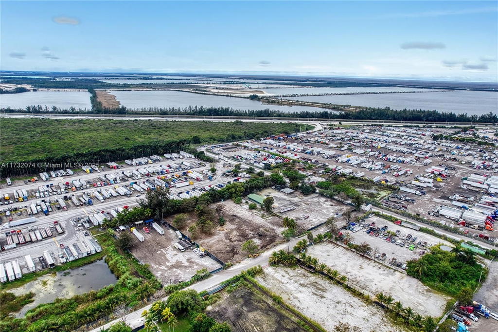 Real estate property located at 12150 NW 157th st, Miami-dade, Fla Fruit Land Co Sub, Hialeah, FL
