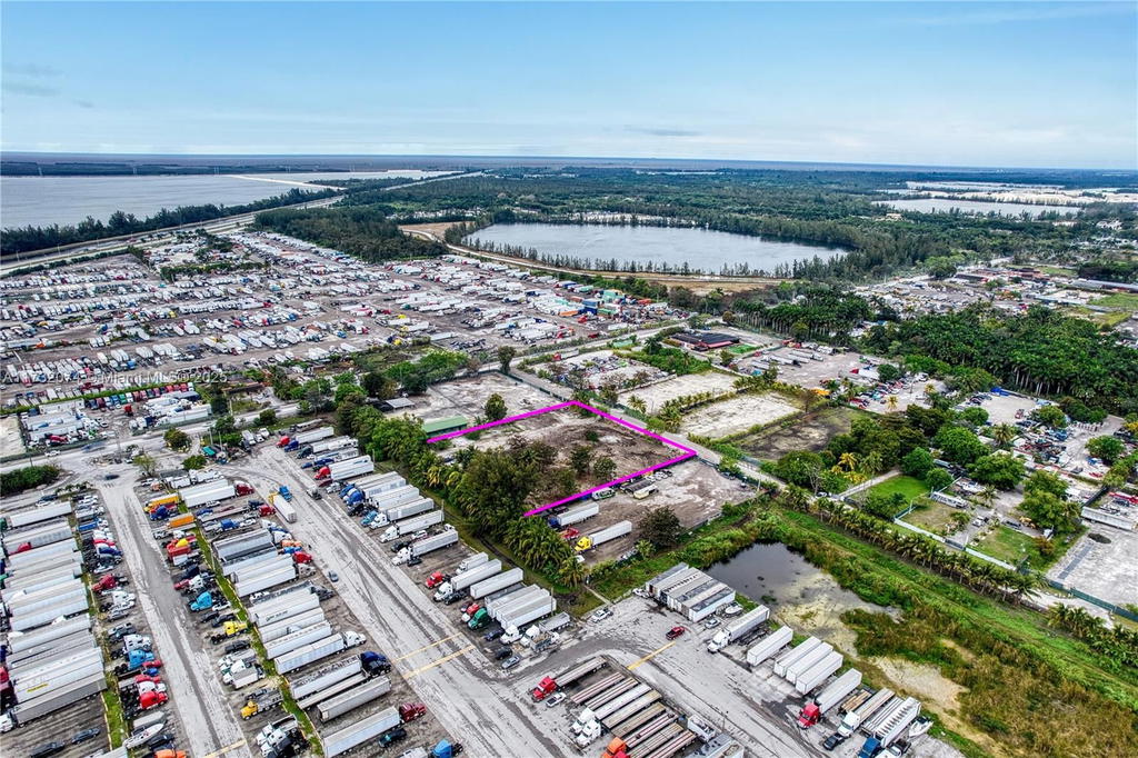 Real estate property located at 12150 NW 157th st, Miami-dade, Fla Fruit Land Co Sub, Hialeah, FL