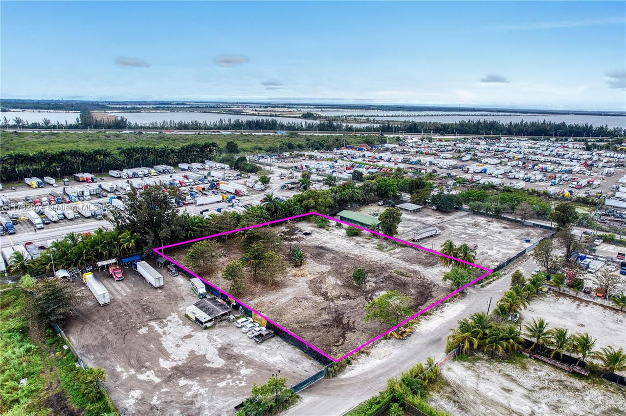 Real estate property located at 12150 NW 157th st, Miami-dade, Fla Fruit Land Co Sub, Hialeah, FL