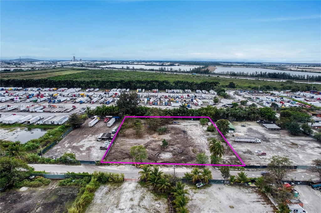 Real estate property located at 12150 NW 157th st, Miami-dade, Fla Fruit Land Co Sub, Hialeah, FL