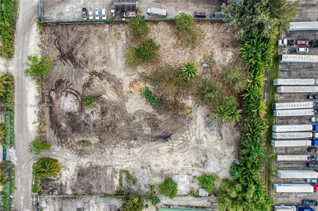 Real estate property located at 12150 NW 157th st, Miami-dade, Fla Fruit Land Co Sub, Hialeah, FL