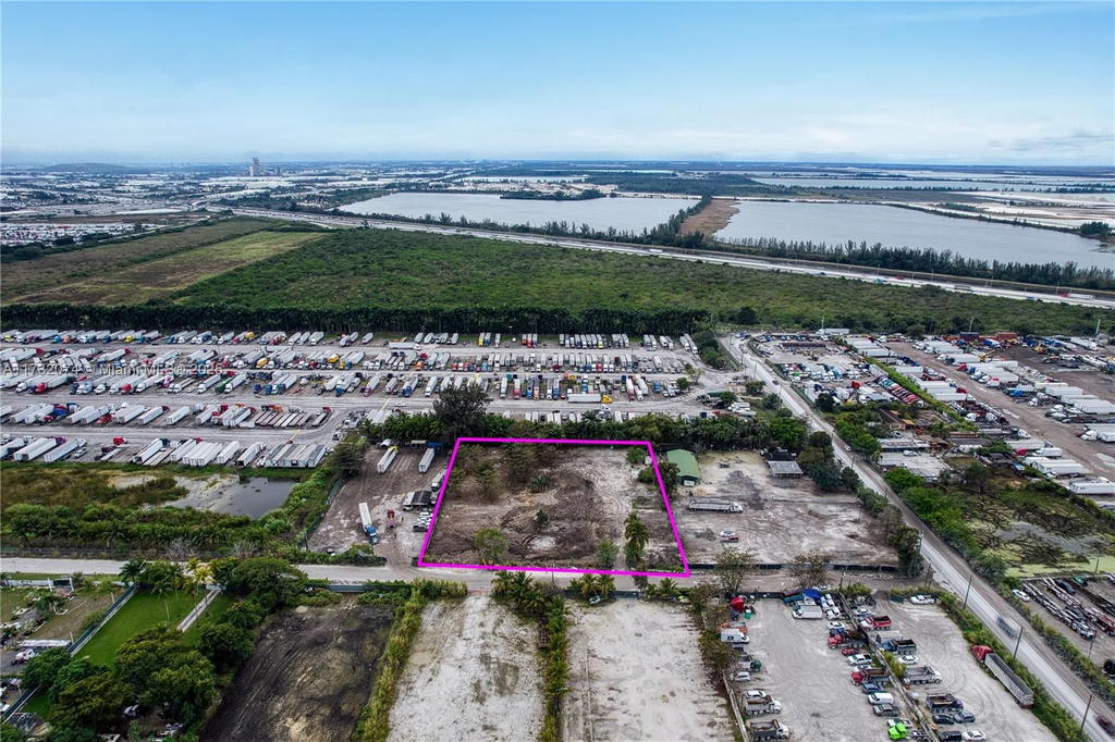 Real estate property located at 12150 NW 157th st, Miami-dade, Fla Fruit Land Co Sub, Hialeah, FL