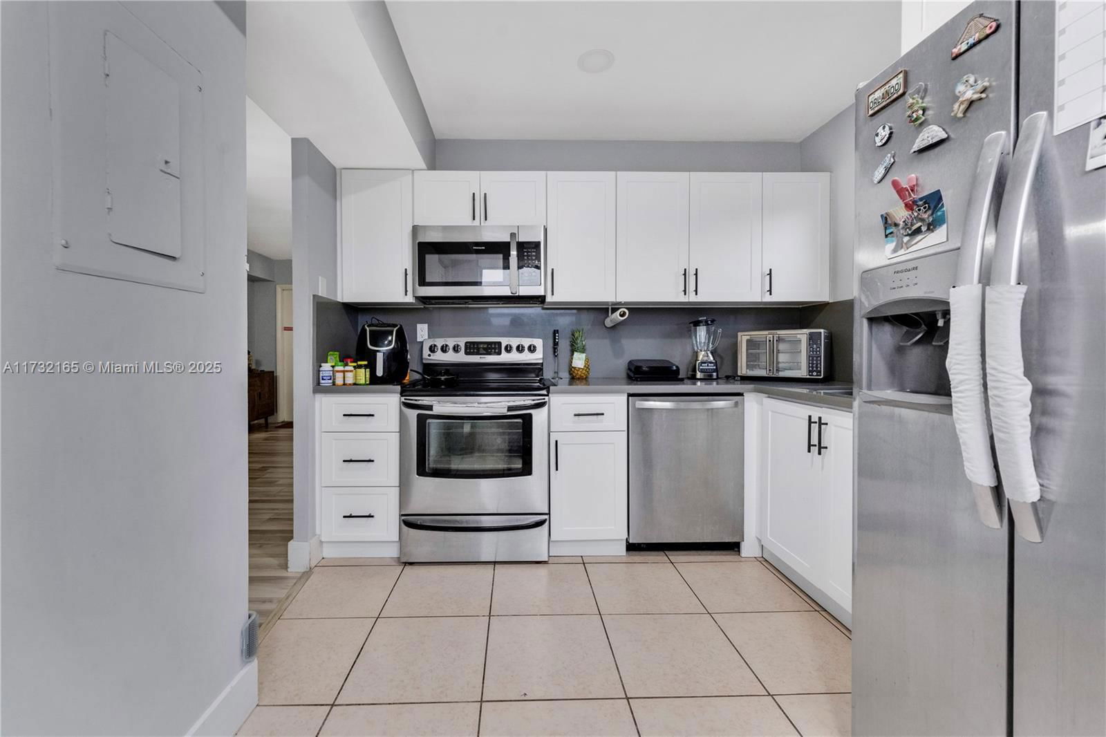 Real estate property located at 1200 113th Ter #203, Broward, Club Quarters At Raintree, Pembroke Pines, FL