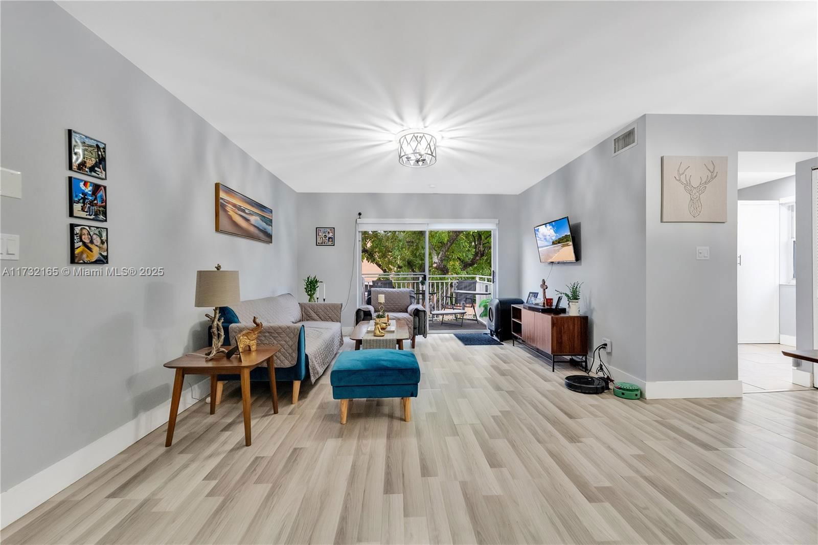 Real estate property located at 1200 113th Ter #203, Broward, Club Quarters At Raintree, Pembroke Pines, FL