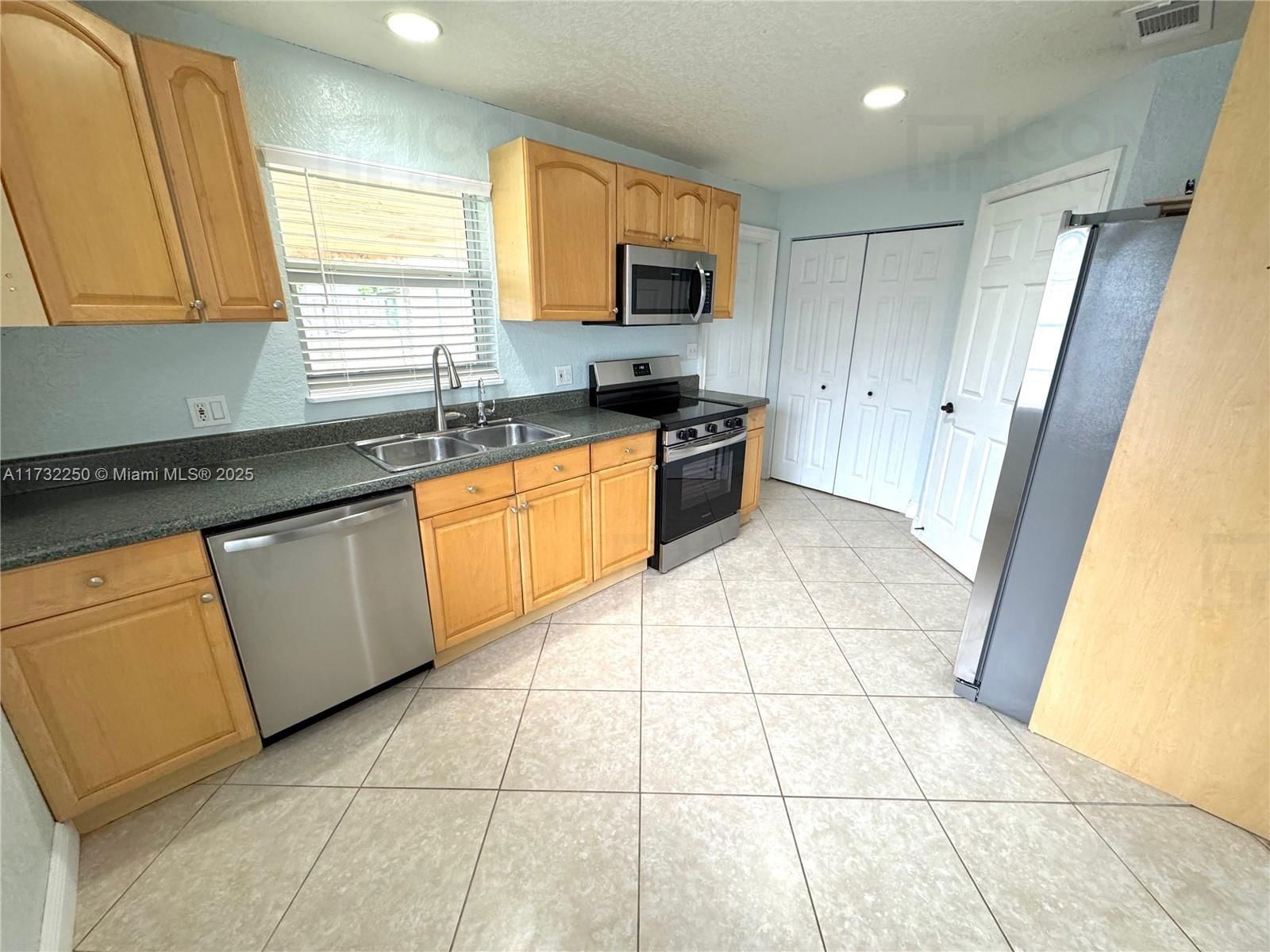 Real estate property located at 2631 72nd Way, Broward, Driftwood Estates No 7, Hollywood, FL