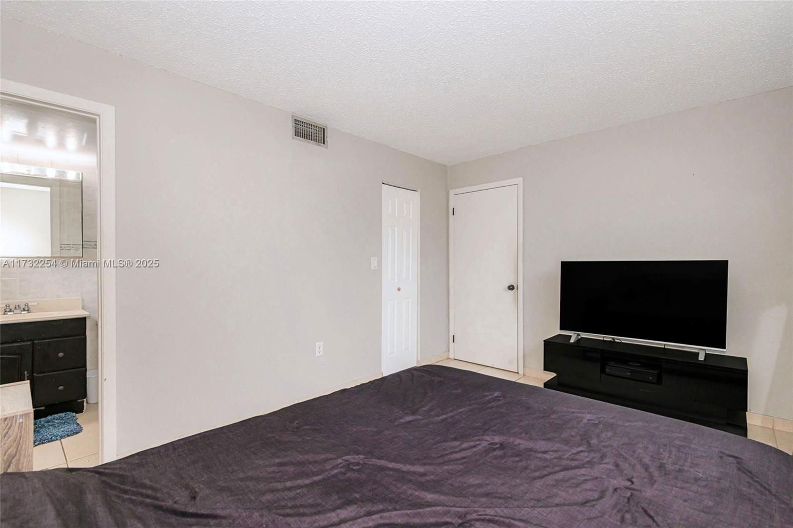 Real estate property located at 3110 Pine Island Rd #210, Broward, Sun Run No Ii Condo, Sunrise, FL