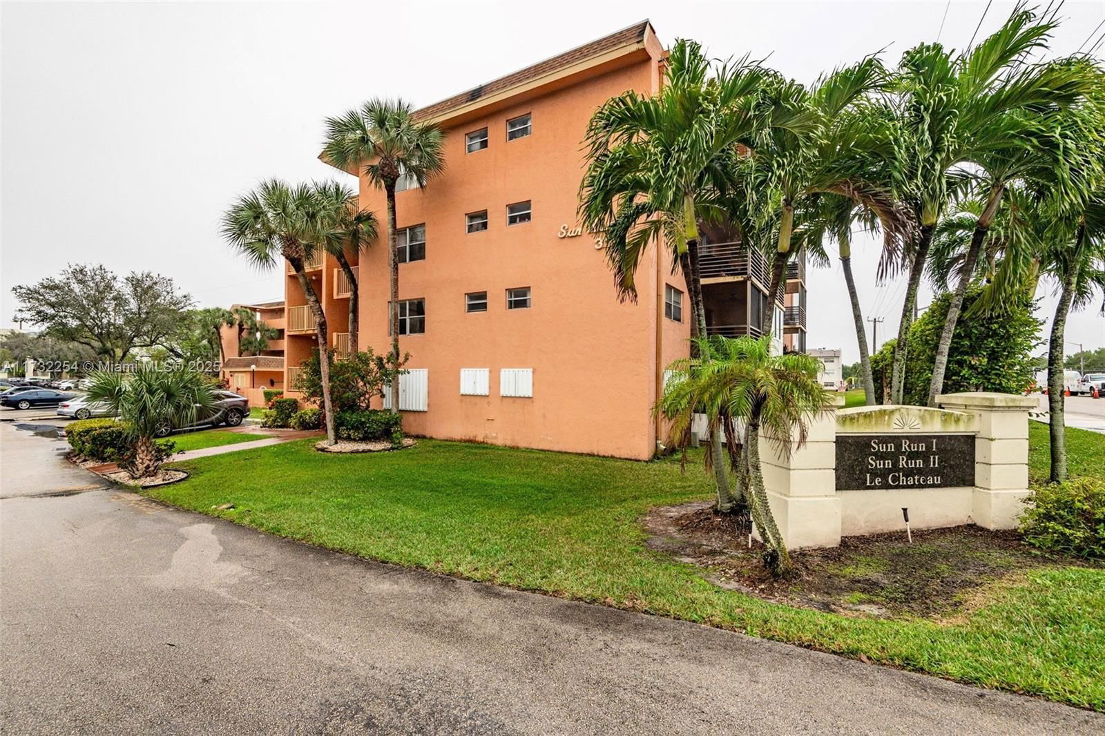 Real estate property located at 3110 Pine Island Rd #210, Broward, Sun Run No Ii Condo, Sunrise, FL