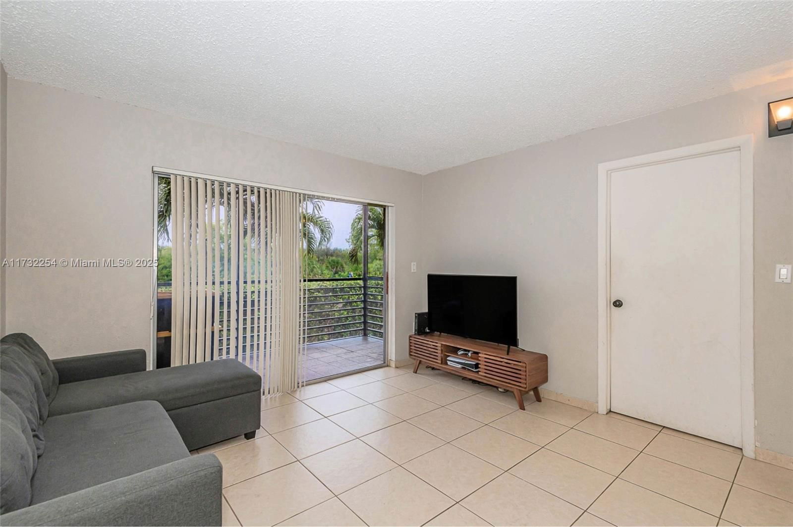 Real estate property located at 3110 Pine Island Rd #210, Broward, Sun Run No Ii Condo, Sunrise, FL