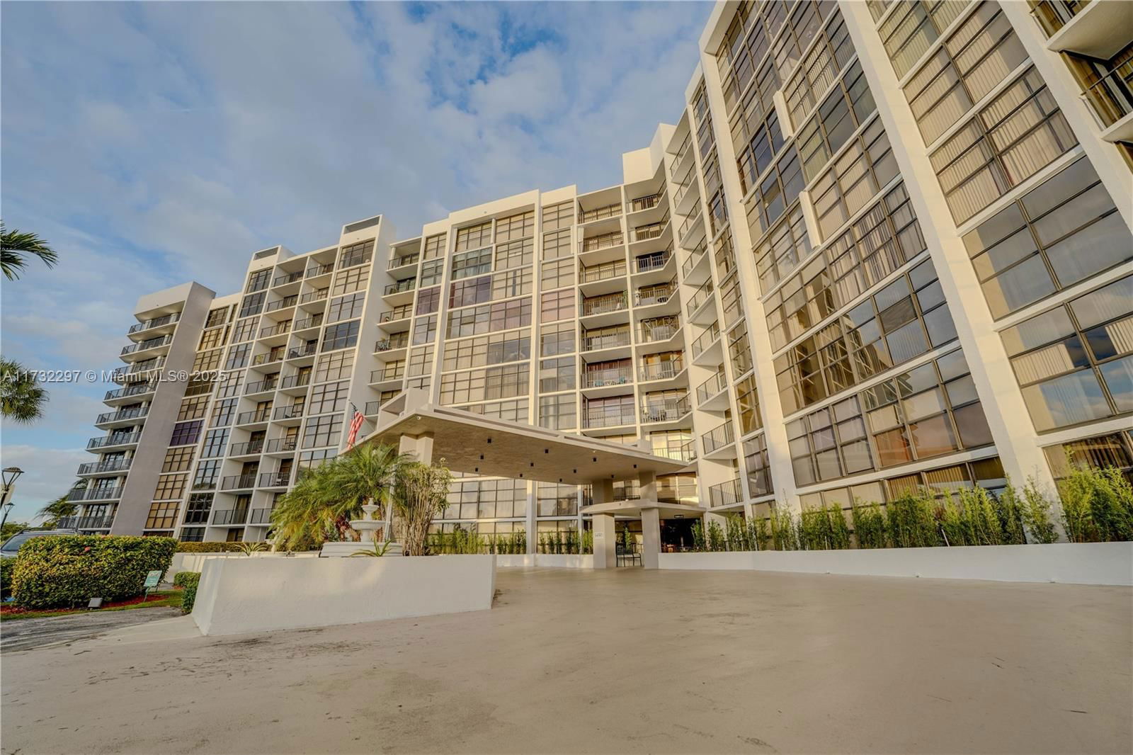 Real estate property located at 600 Parkview Dr #601, Broward, TOWERS OF OCEANVIEW SOUTH, Hallandale Beach, FL