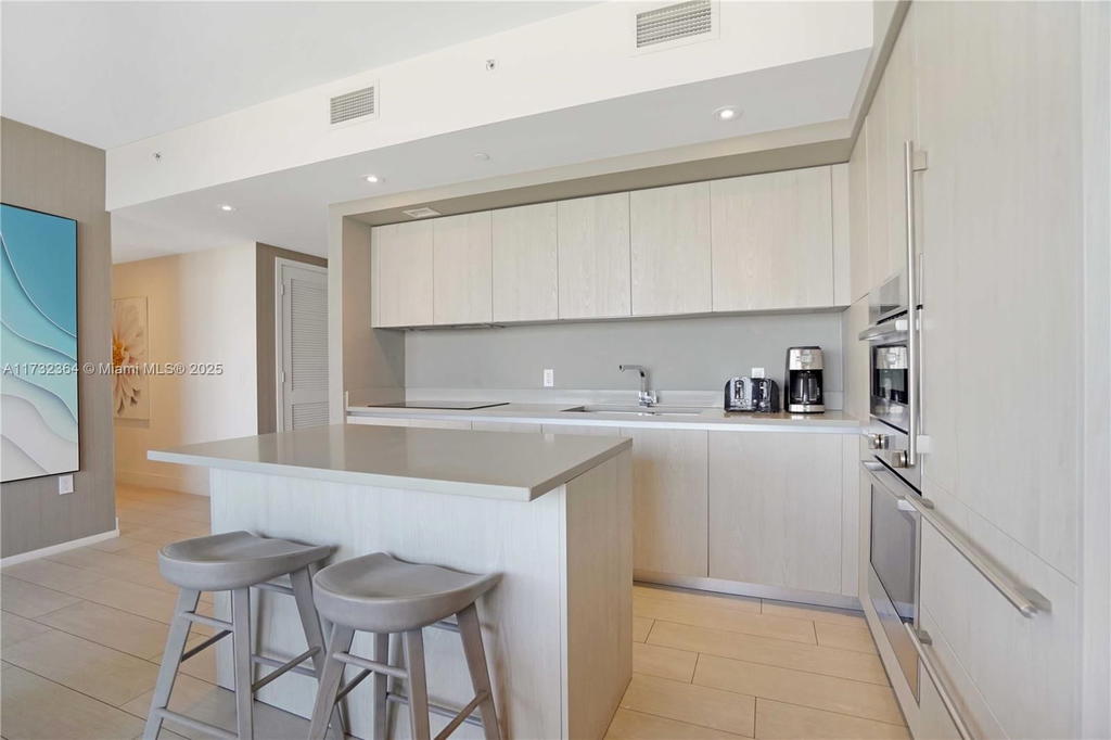Real estate property located at 4010 Ocean Dr R2604, Broward, 4010 South Ocean Condo, Hollywood, FL