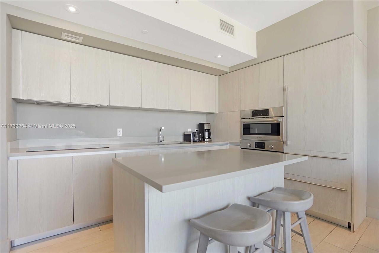 Real estate property located at 4010 Ocean Dr R2604, Broward, 4010 South Ocean Condo, Hollywood, FL