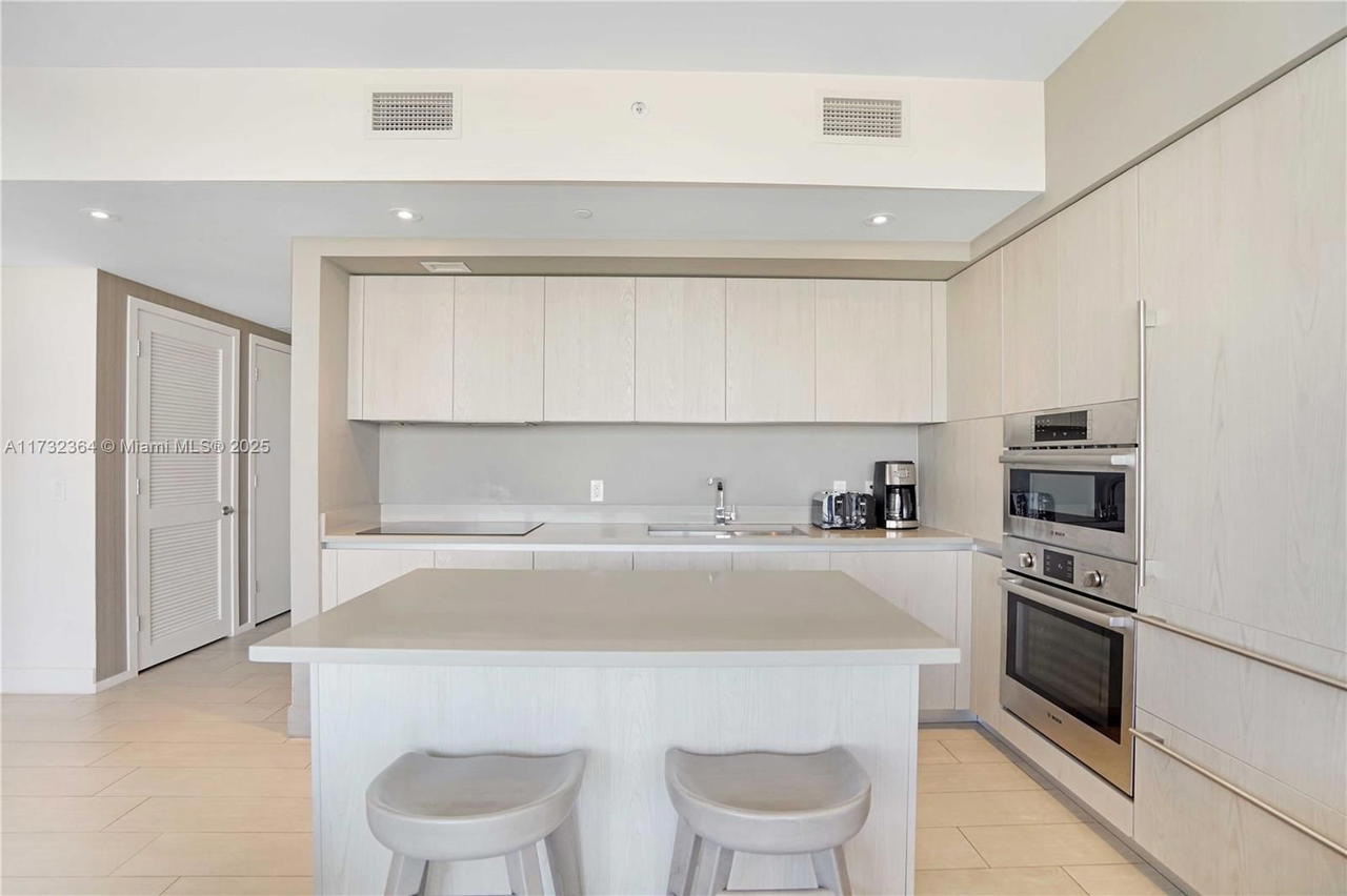 Real estate property located at 4010 Ocean Dr R2604, Broward, 4010 South Ocean Condo, Hollywood, FL