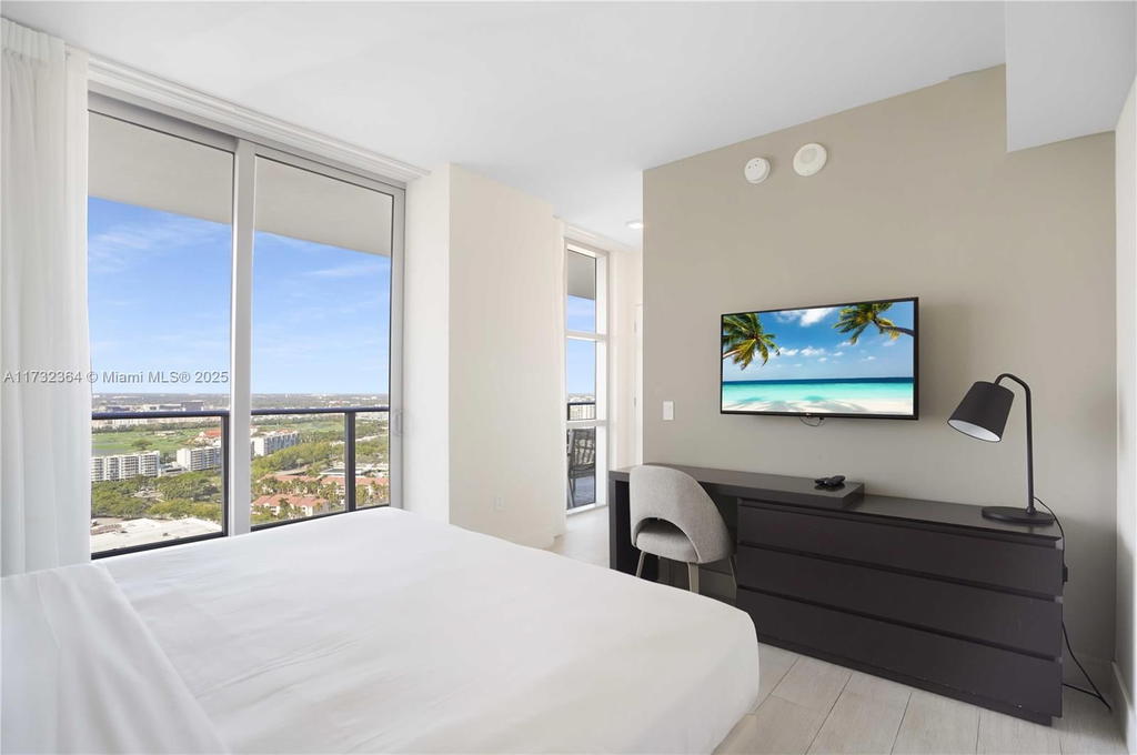 Real estate property located at 4010 Ocean Dr R2604, Broward, 4010 South Ocean Condo, Hollywood, FL
