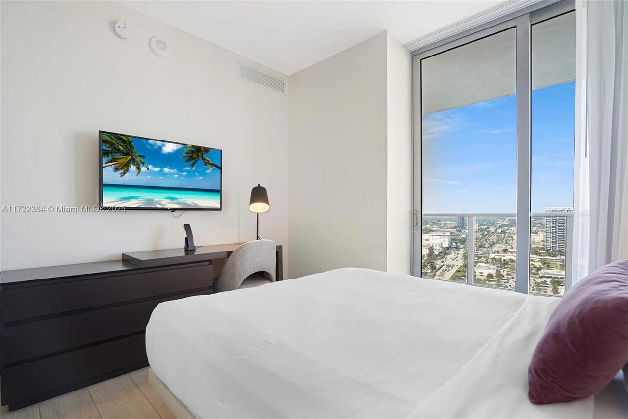 Real estate property located at 4010 Ocean Dr R2604, Broward, 4010 South Ocean Condo, Hollywood, FL