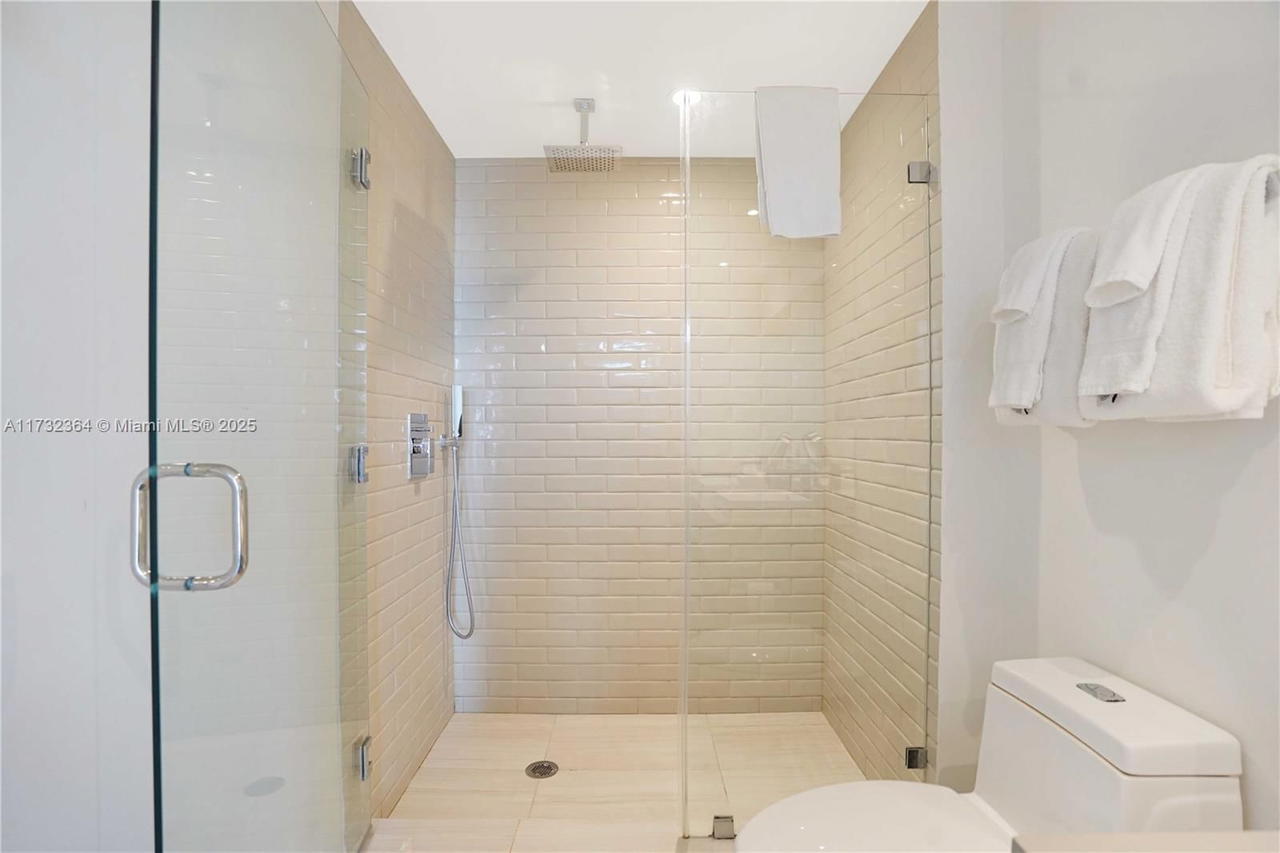 Real estate property located at 4010 Ocean Dr R2604, Broward, 4010 South Ocean Condo, Hollywood, FL