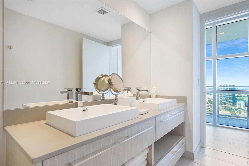 Real estate property located at 4010 Ocean Dr R2604, Broward, 4010 South Ocean Condo, Hollywood, FL