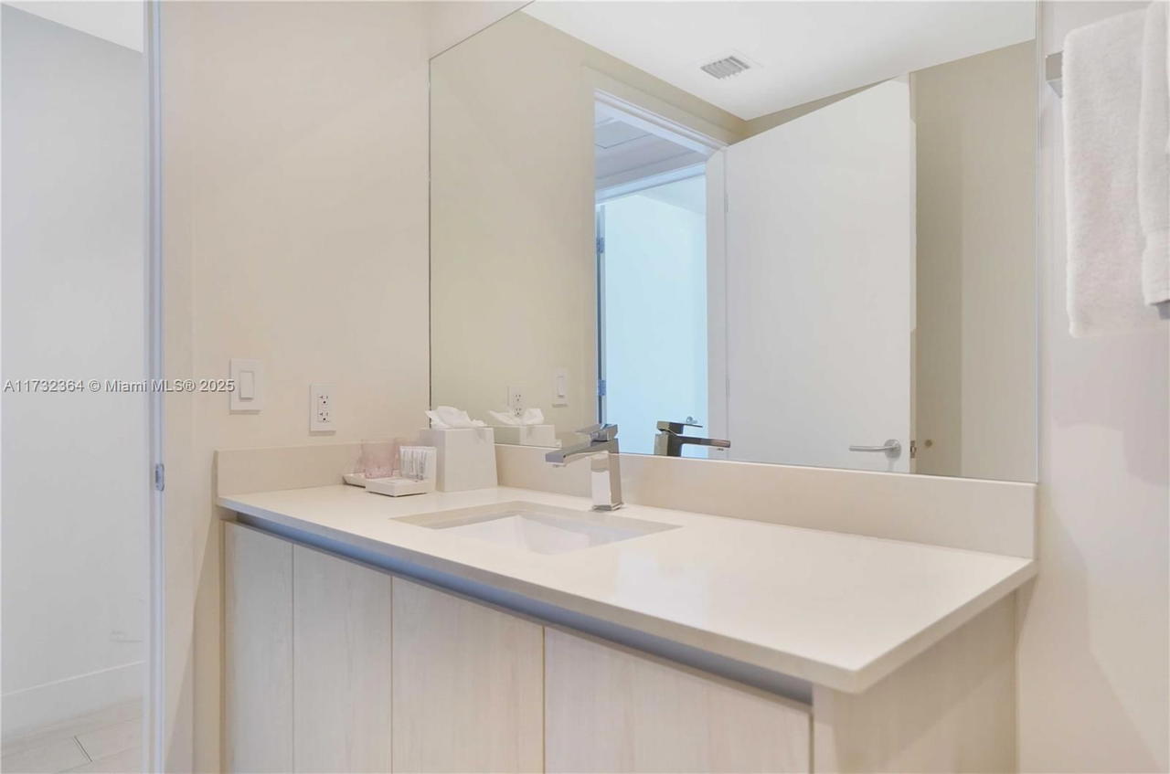 Real estate property located at 4010 Ocean Dr R2604, Broward, 4010 South Ocean Condo, Hollywood, FL