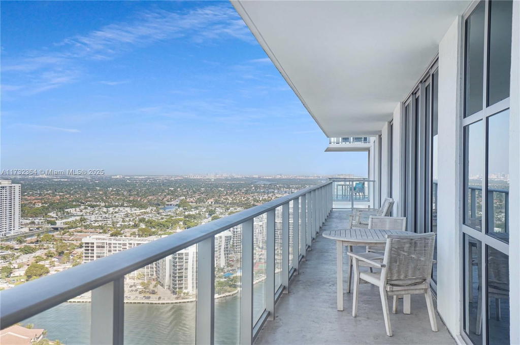 Real estate property located at 4010 Ocean Dr R2604, Broward, 4010 South Ocean Condo, Hollywood, FL