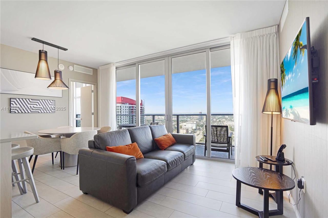 Real estate property located at 4010 Ocean Dr R2604, Broward, 4010 South Ocean Condo, Hollywood, FL