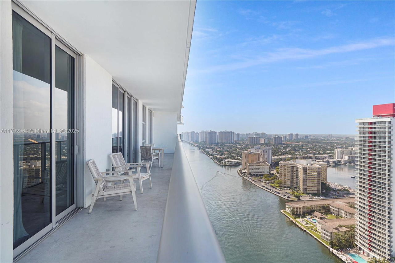 Real estate property located at 4010 Ocean Dr R2604, Broward, 4010 South Ocean Condo, Hollywood, FL