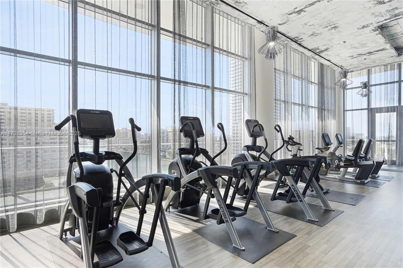 Real estate property located at 4010 Ocean Dr R2604, Broward, 4010 South Ocean Condo, Hollywood, FL