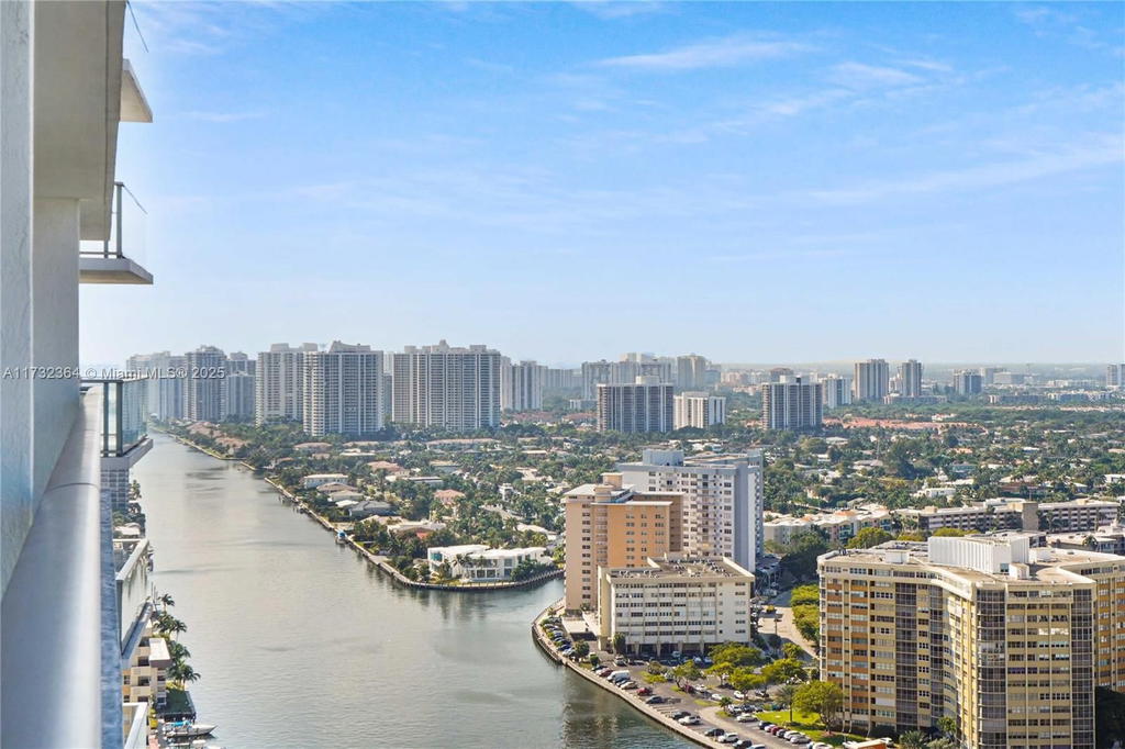 Real estate property located at 4010 Ocean Dr R2604, Broward, 4010 South Ocean Condo, Hollywood, FL