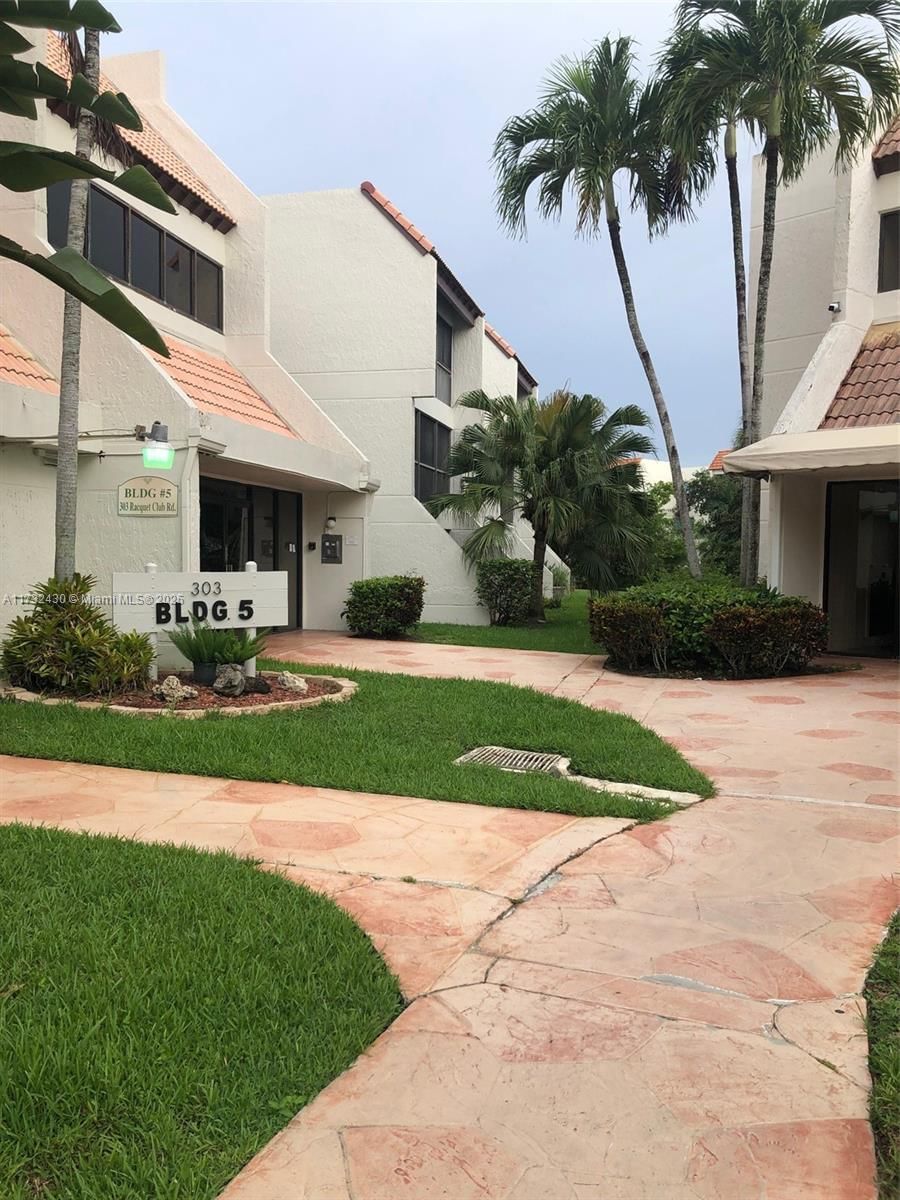 Real estate property located at 303 Racquet Club Rd #310, Broward, RACQUET CLUB APTS AT BONA, Weston, FL