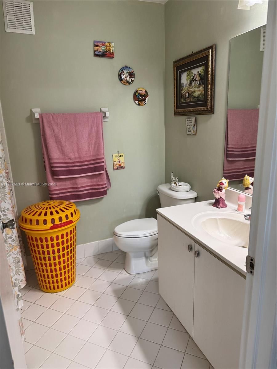Real estate property located at 1250 28th Ct #206, Miami-dade, Venetia Gardens Condo, Homestead, FL