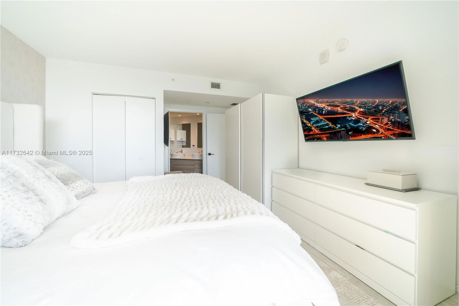 Real estate property located at 121 34th St #2104, Miami-dade, 3401 Midtown Condo, Miami, FL