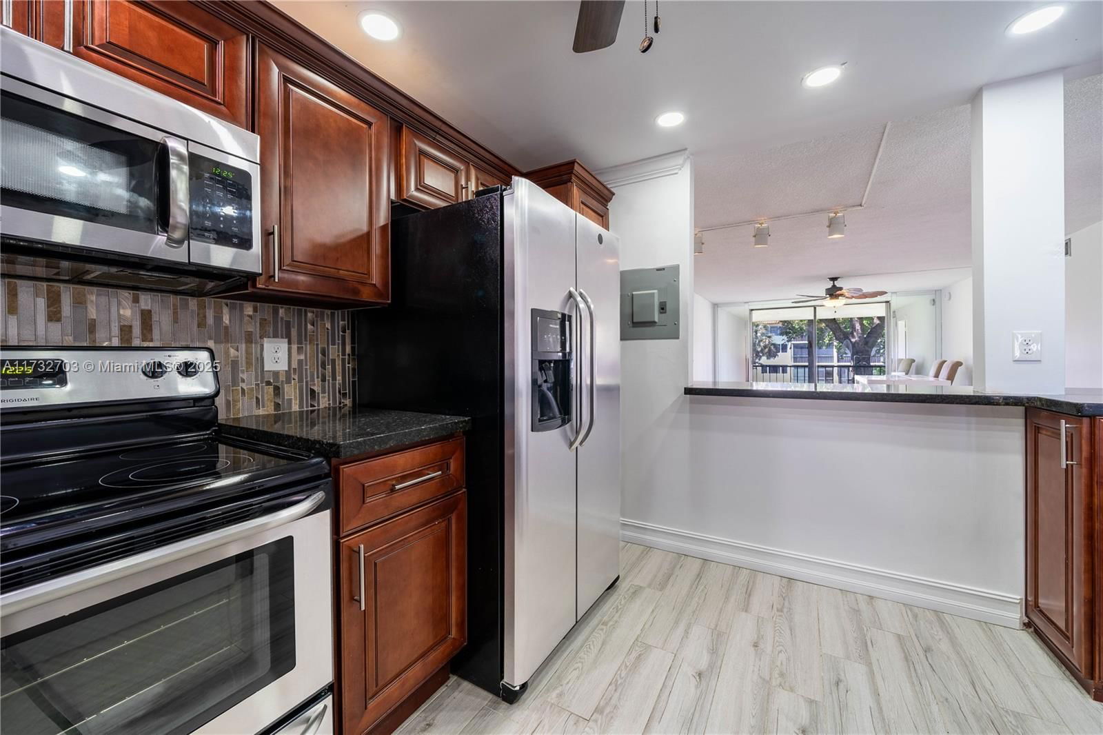 Real estate property located at 711 Hollybrook Dr #209, Broward, Hollybrook Golf And, Pembroke Pines, FL