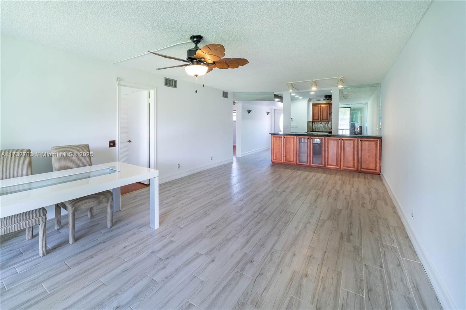 Real estate property located at 711 Hollybrook Dr #209, Broward, Hollybrook Golf And, Pembroke Pines, FL