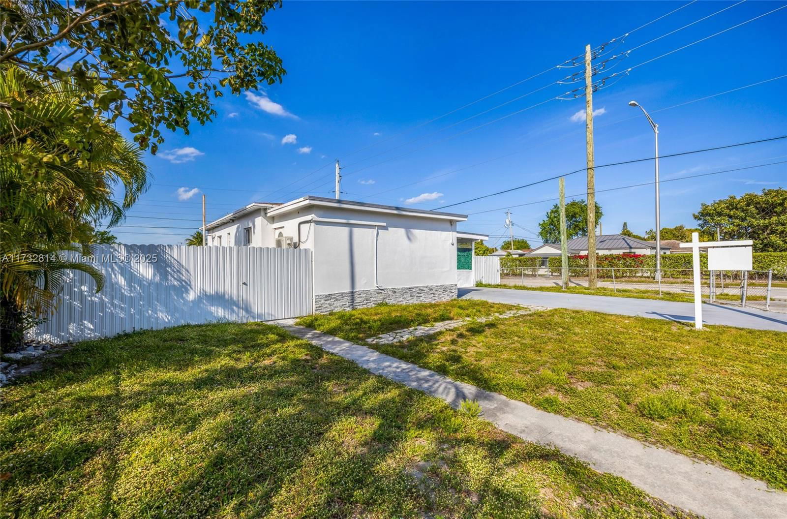 Real estate property located at 691 4th St, Miami-dade, Flamingo Manor, Hialeah, FL