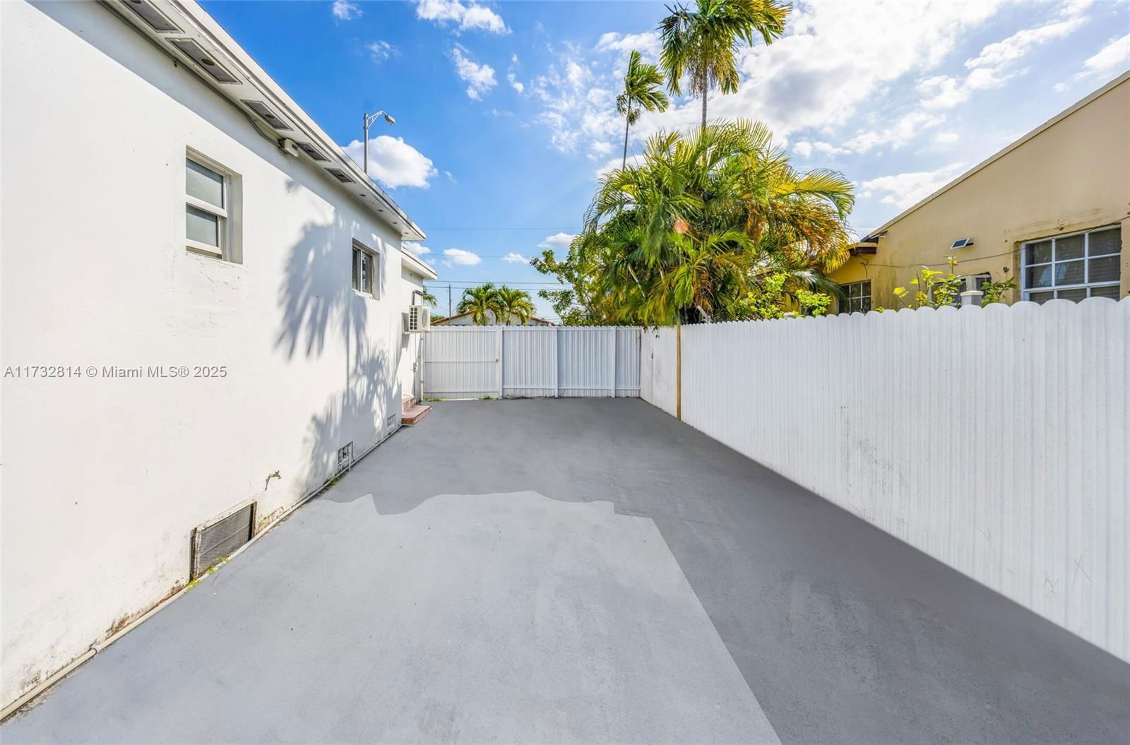 Real estate property located at 691 4th St, Miami-dade, Flamingo Manor, Hialeah, FL