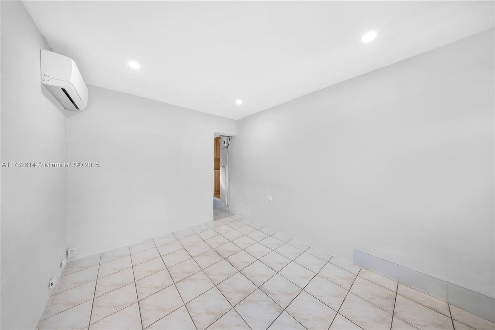 Real estate property located at 691 4th St, Miami-dade, Flamingo Manor, Hialeah, FL