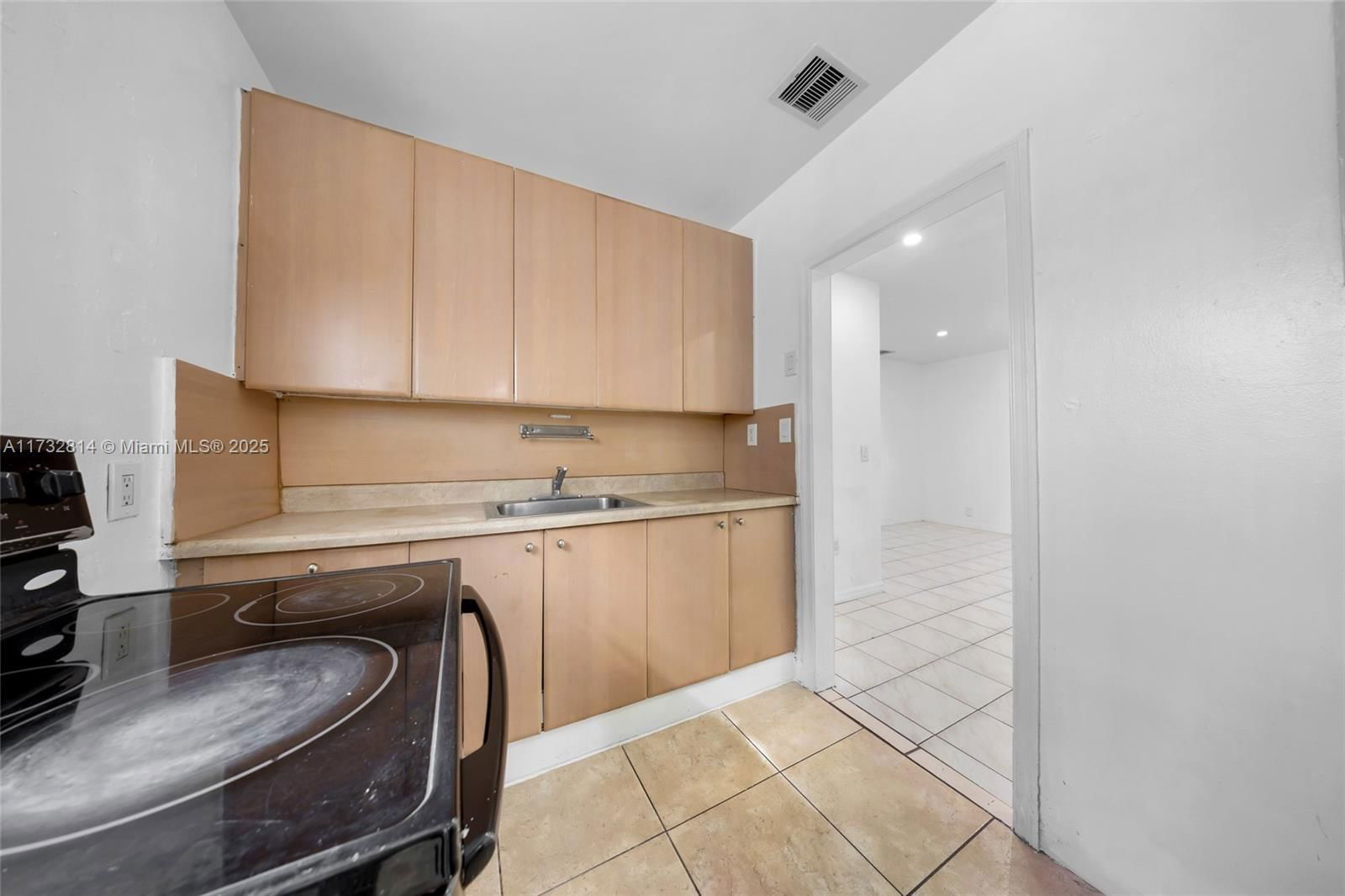 Real estate property located at 691 4th St, Miami-dade, Flamingo Manor, Hialeah, FL