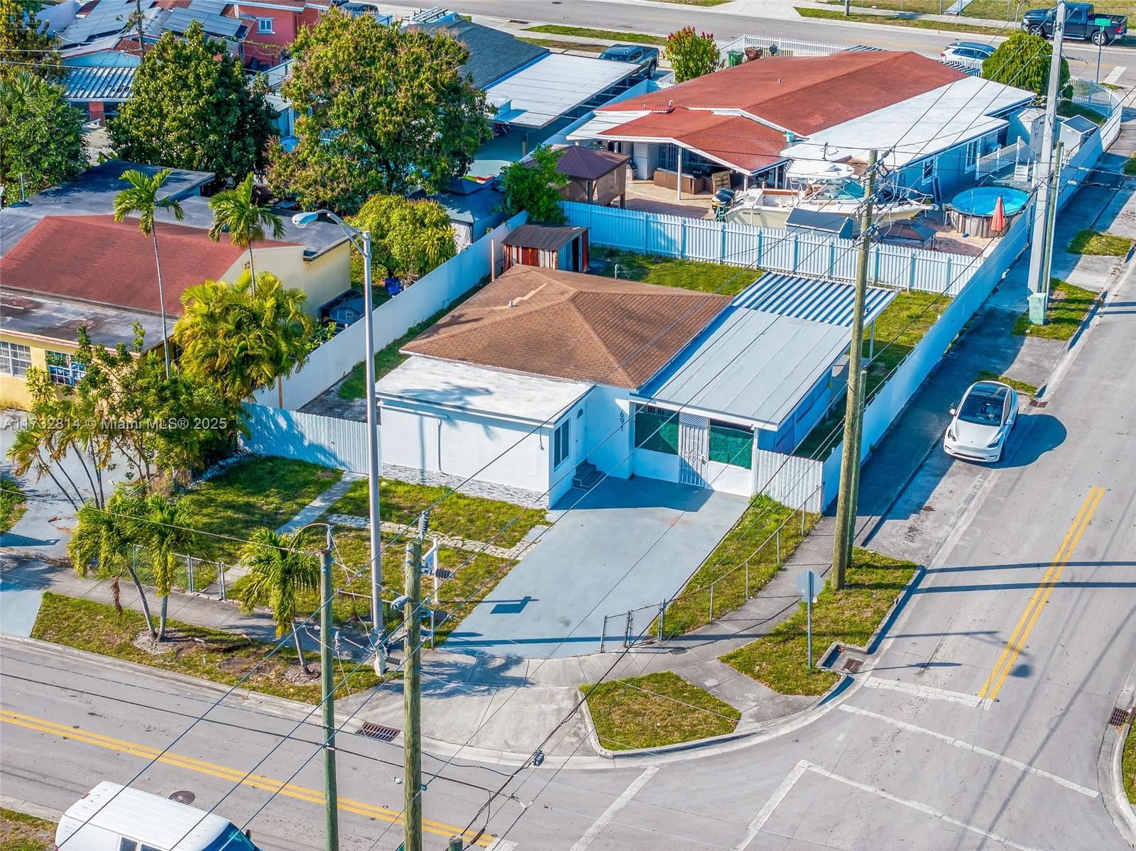 Real estate property located at 691 4th St, Miami-dade, Flamingo Manor, Hialeah, FL