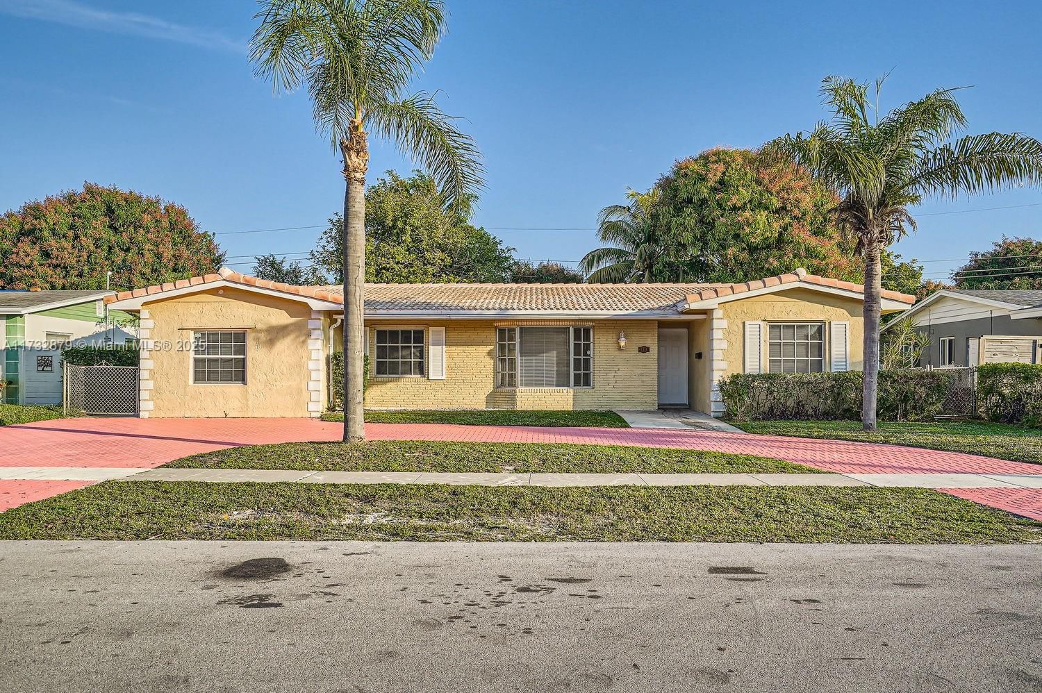 Real estate property located at 3689 27th Ct, Broward, Lauderdale Lakes East Gat, Lauderdale Lakes, FL