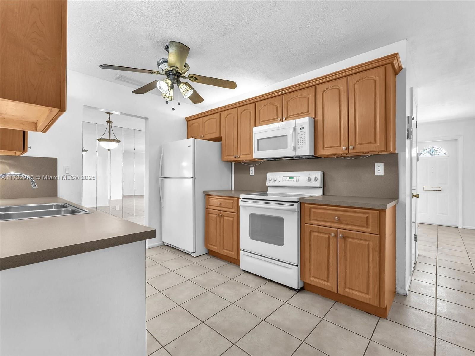 Real estate property located at 6707 70th St, Broward, Mainlands Of Tamarac Lake, Tamarac, FL