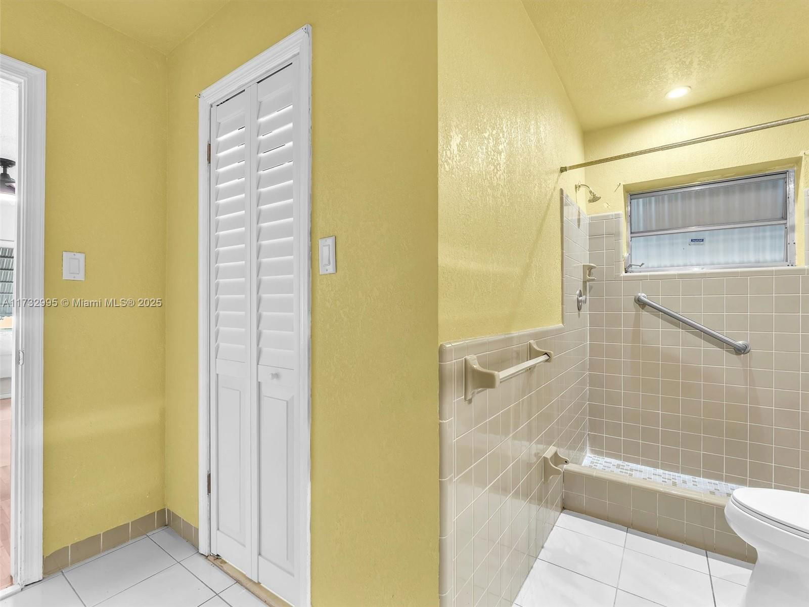 Real estate property located at 6707 70th St, Broward, Mainlands Of Tamarac Lake, Tamarac, FL