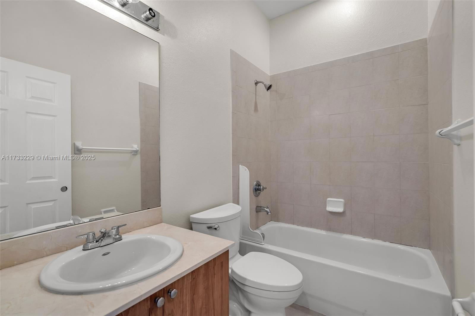 Real estate property located at 10885 89 #214, Miami-dade, Coronado At Doral Ii Cond, Doral, FL
