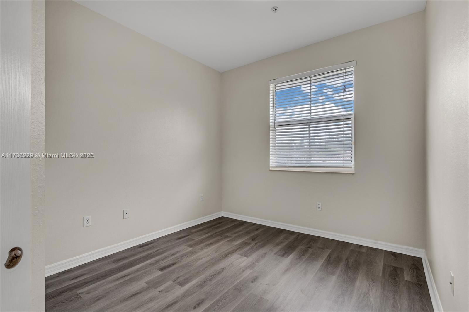 Real estate property located at 10885 89 #214, Miami-dade, Coronado At Doral Ii Cond, Doral, FL