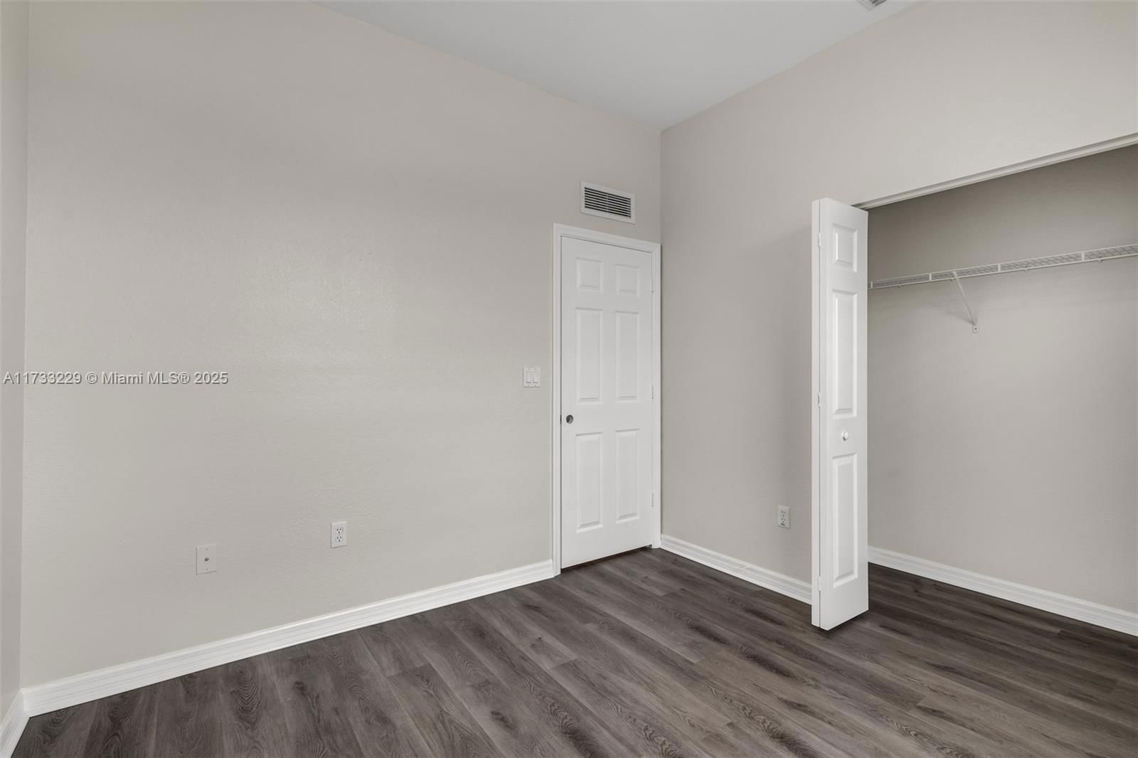 Real estate property located at 10885 89 #214, Miami-dade, Coronado At Doral Ii Cond, Doral, FL