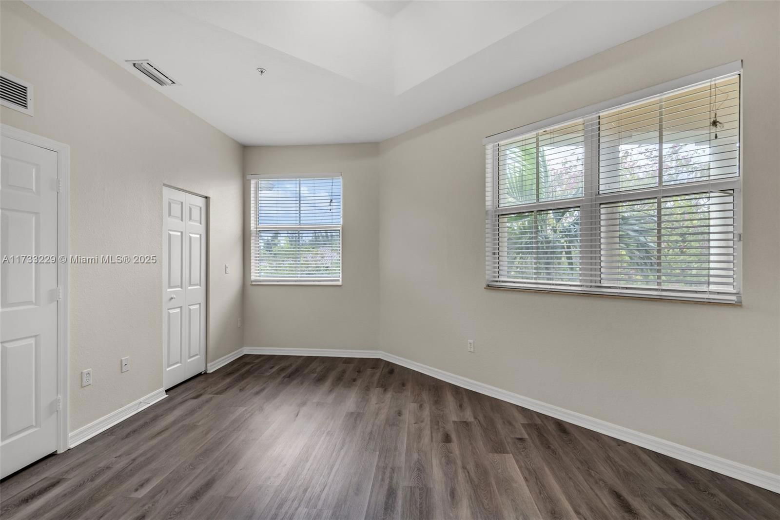 Real estate property located at 10885 89 #214, Miami-dade, Coronado At Doral Ii Cond, Doral, FL