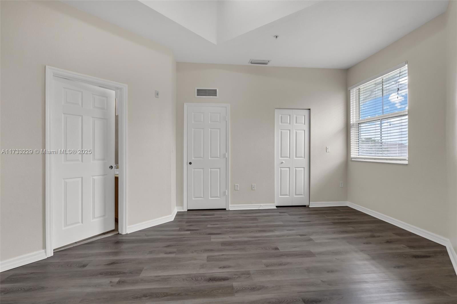 Real estate property located at 10885 89 #214, Miami-dade, Coronado At Doral Ii Cond, Doral, FL