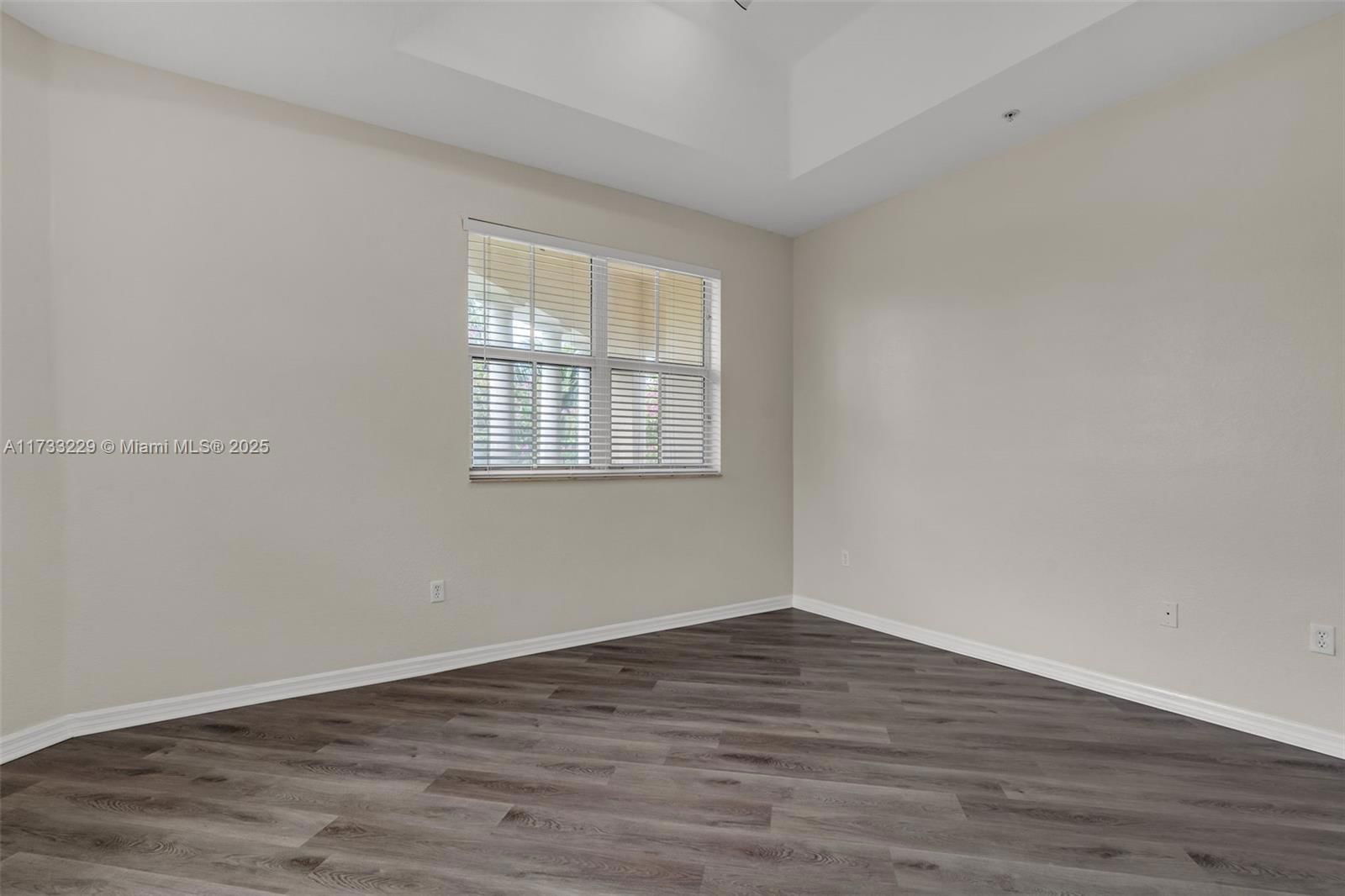Real estate property located at 10885 89 #214, Miami-dade, Coronado At Doral Ii Cond, Doral, FL