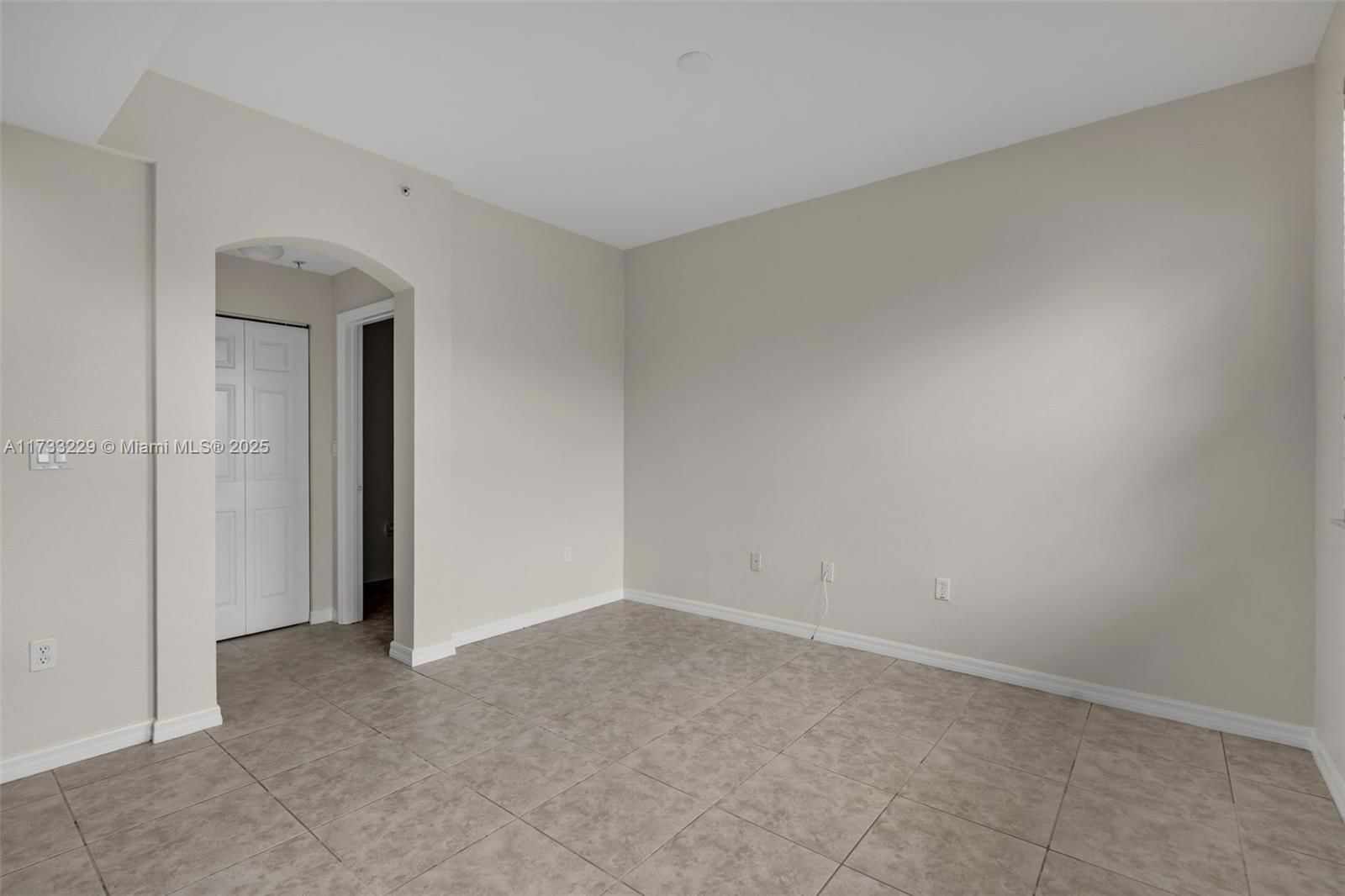 Real estate property located at 10885 89 #214, Miami-dade, Coronado At Doral Ii Cond, Doral, FL
